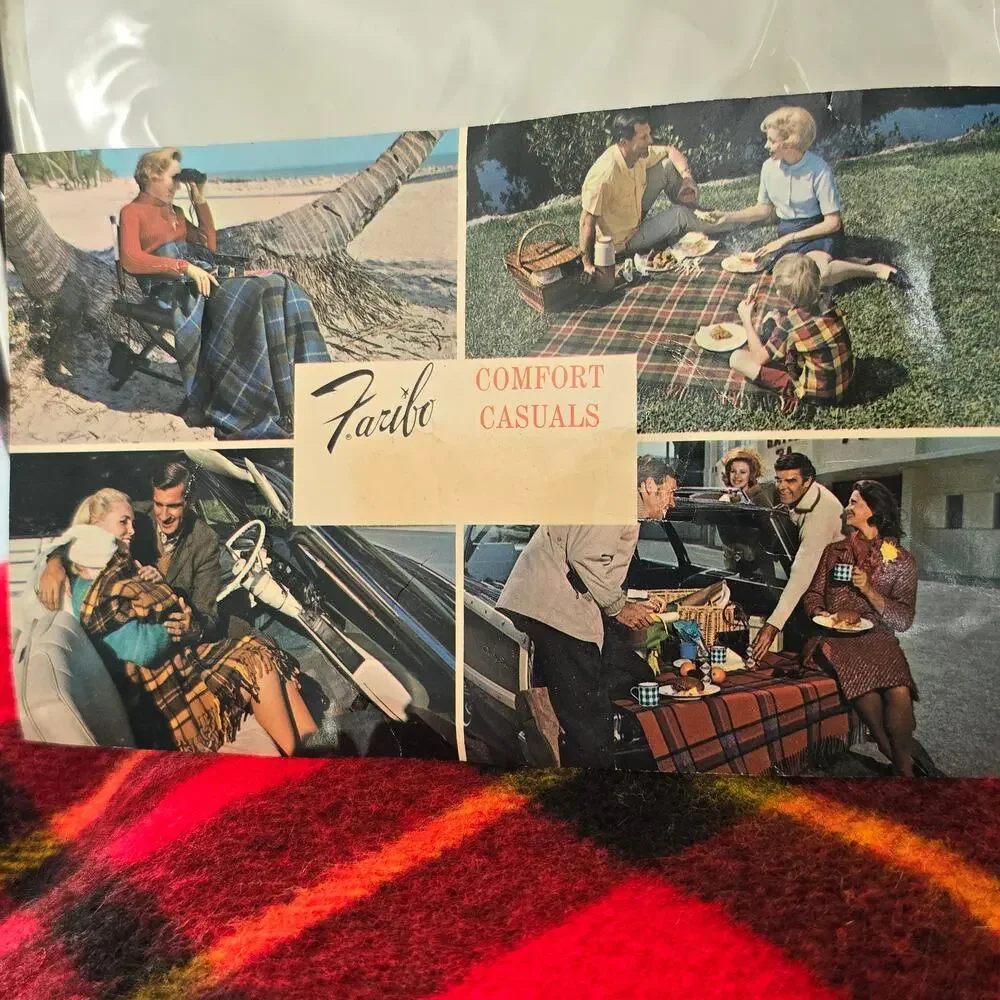 Vintage Faribo Woolen Mill Co Pack a Robe Red Black Plaid Stadium Blanket